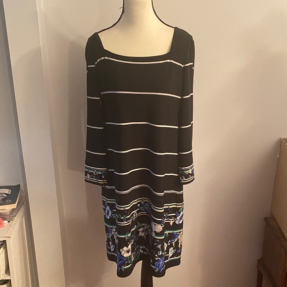 White House Black Market Dresses & Skirts - White House black market size large dress 3/4 length sleeves